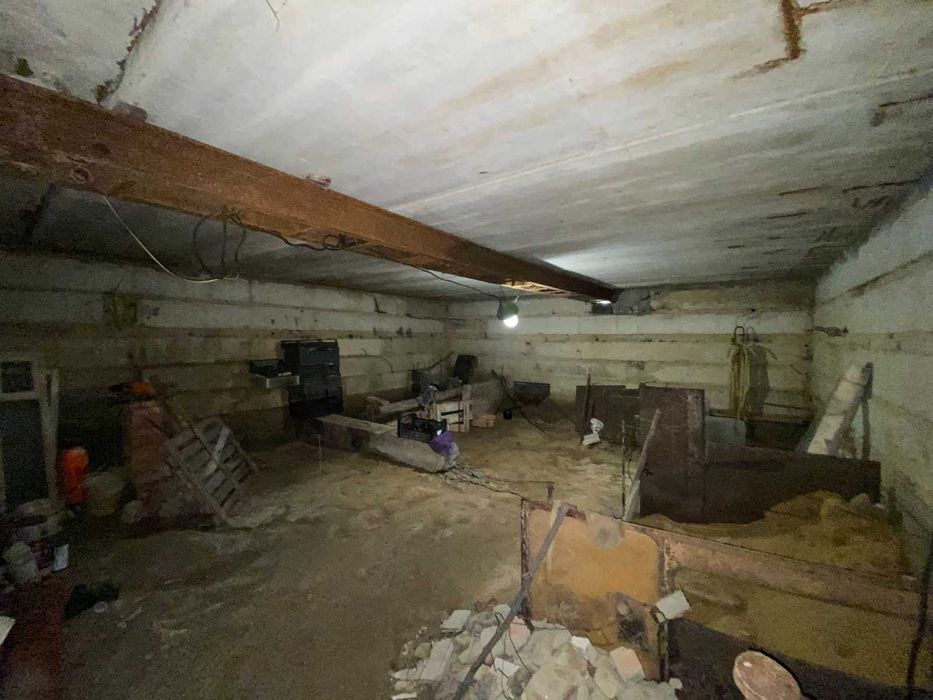 Продається дачний будинок з гаражем у мальовничому місці!