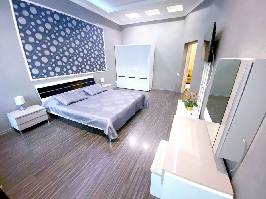 2 -к центр, Мост сити, раздельные комнаты ,Короленко 15,