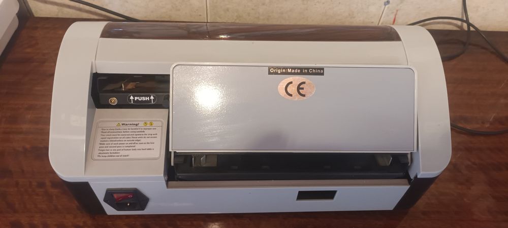 Maquina corta cartão  visita