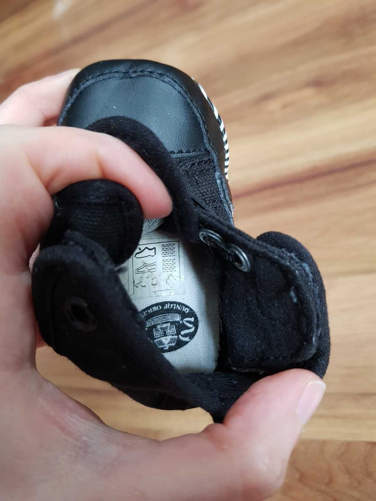 Buciki czarne niechodki dla dziecka Dunlop  rozmiar 15 EUR trampki