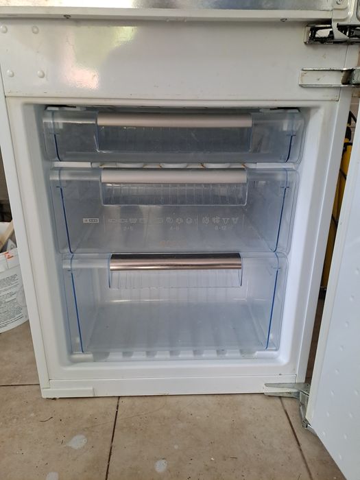 Lodówka Chłodziarko Zamrażalka  Bosch KIS38A51