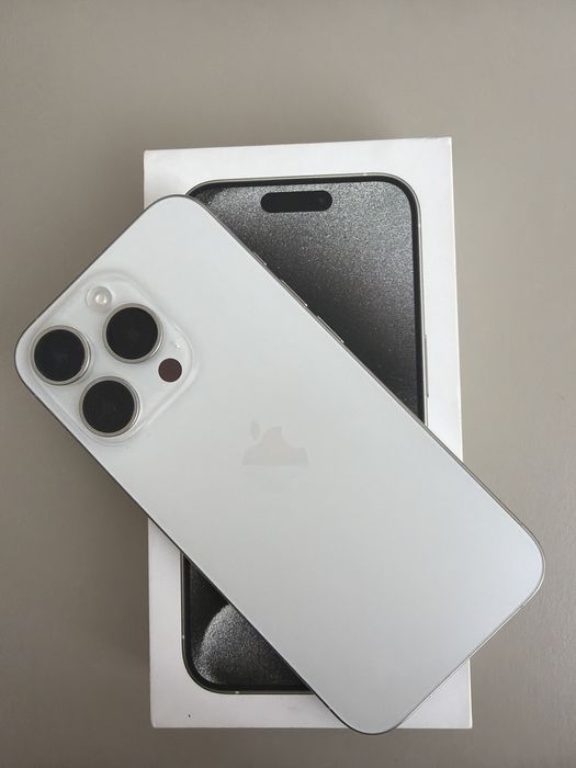 Vendo iPhone 15 Pro White Titanium 256GB c/ Capa Apple Magsafe