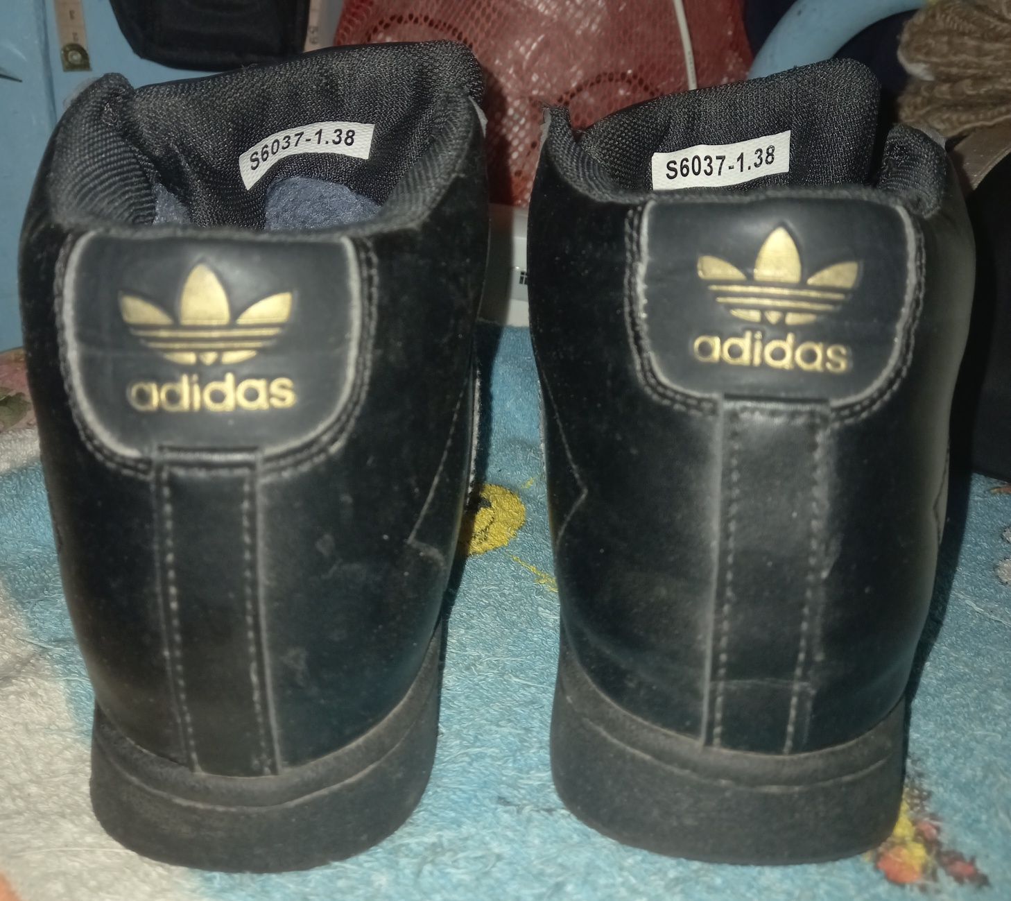 Кроссовки зимние Adidas на меху для девочки,девушки 37-38 р.Германия