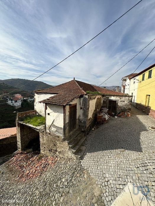 Casa de aldeia T2 em Alvações do Corgo de 233,00 m2
