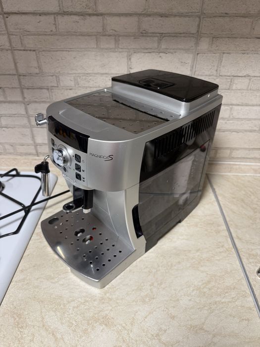 Кавомашина DeLonghi Magnifica S ECAM 22.110sb 2022 рік як нова