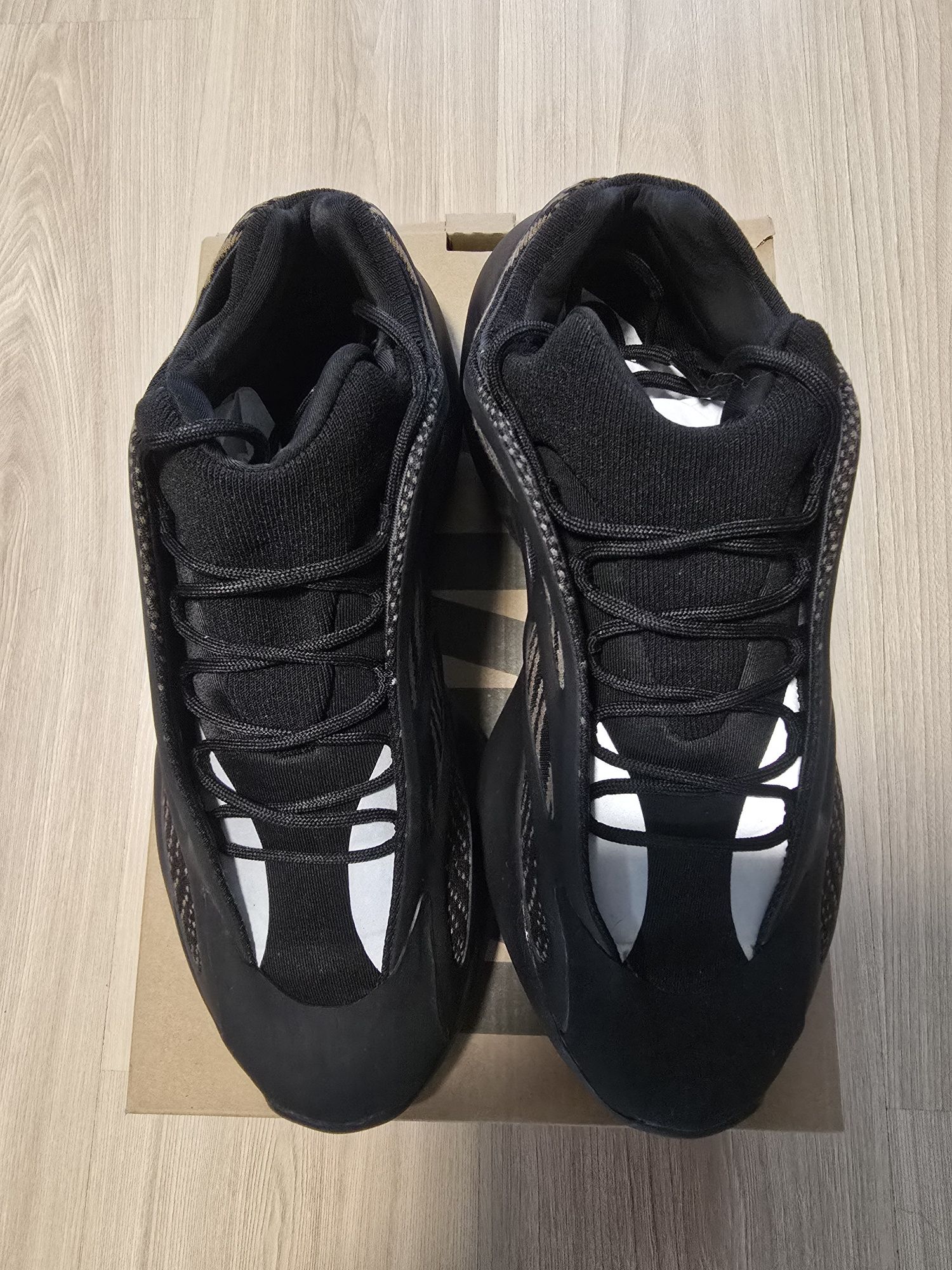 Adidas YEEZY 700 V3 Clay Brown