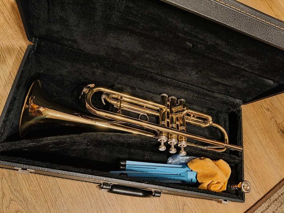 Trąbka KING 600 super stan strój B !