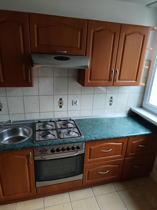 Meble kuchenne z piekarnikiem i płytą  gazową