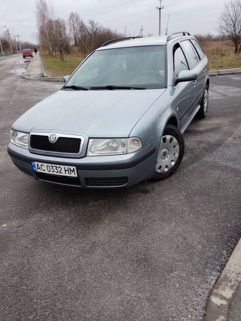 Продам skoda octavia tour 1.6л