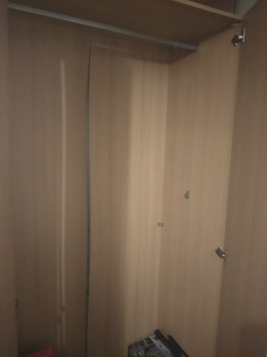 Duża szafa , jak pod zabudowę, porządna!Łóżko kontynentalne! Sypialnia