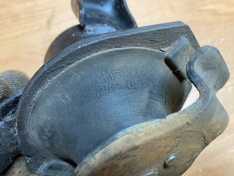 Подушка, права опора двигуна Mitsubishi Lancer 9 2.0