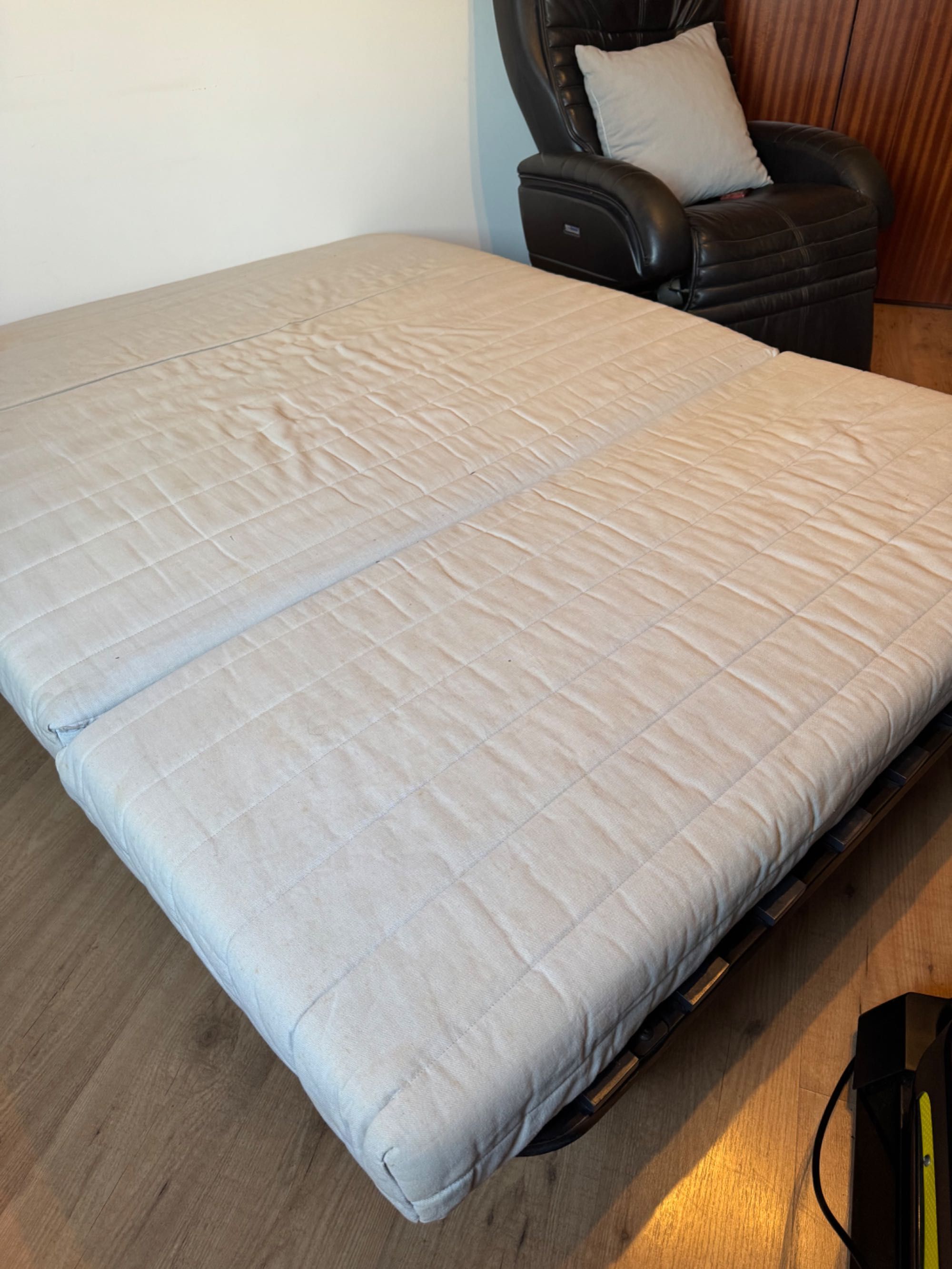Sofá cama IKEA com capa nova e pouco uso