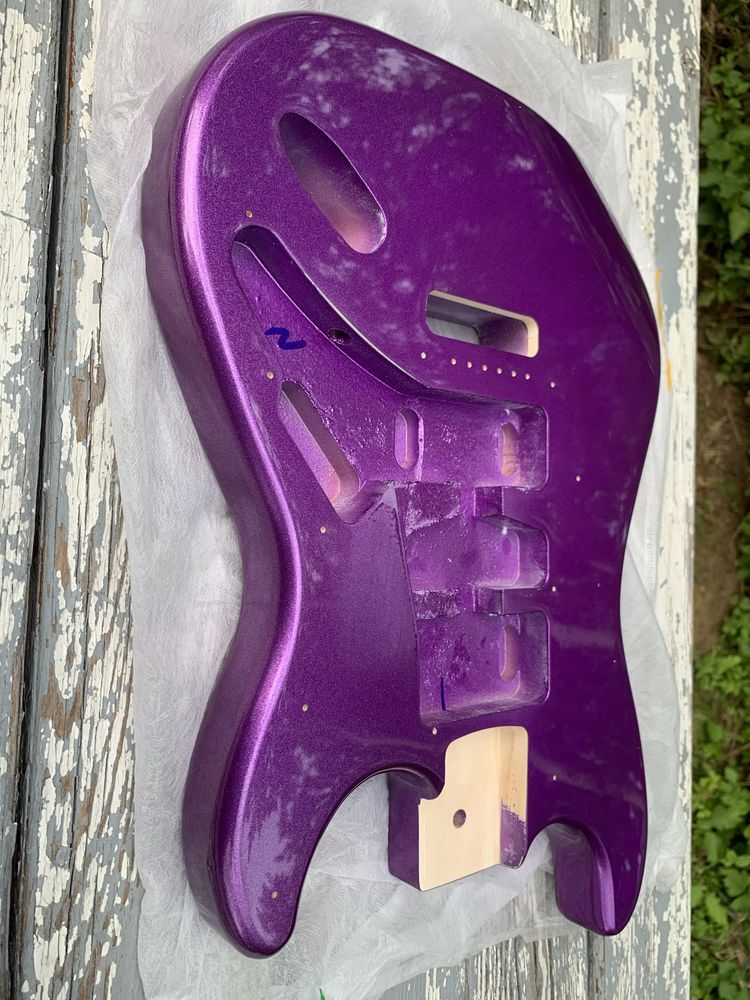 Korpus gitary typu stratocaster