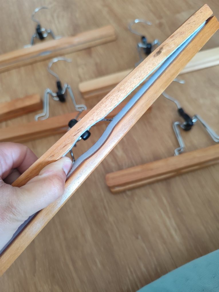 Conjunto 7 cabides madeira para calças