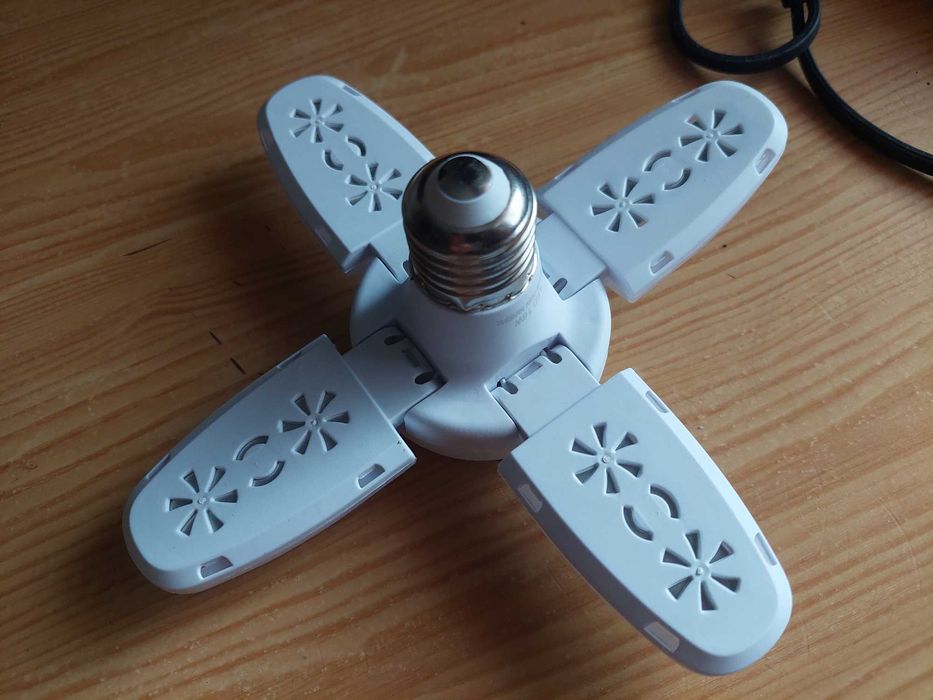 ЛЕД лампочка ромашка новая в хорошем состоянии