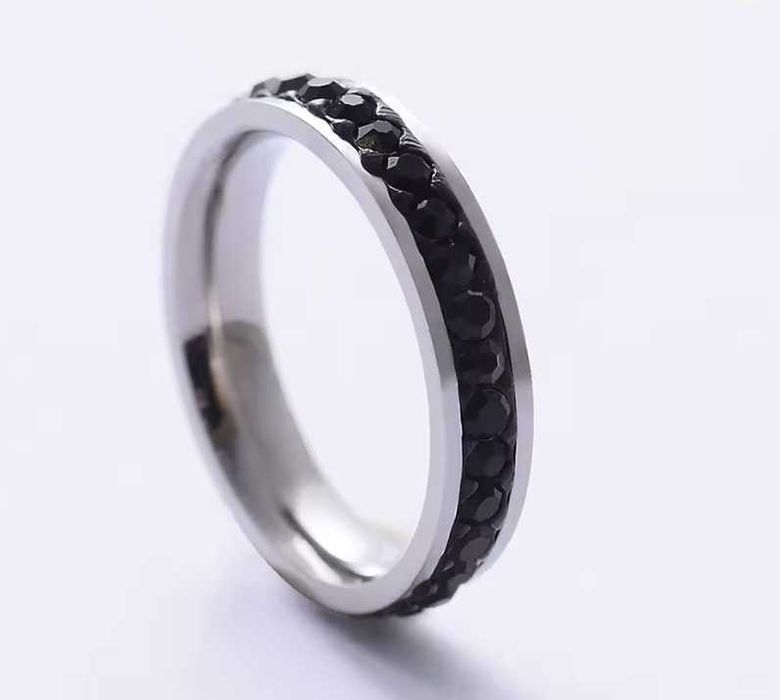 Obrączka ze stali szlachetnej