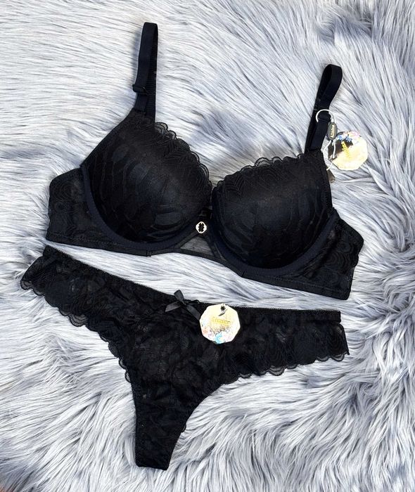 Komplet bielizny 75B S 36 Biustonosz max push-up stringi brazyliany