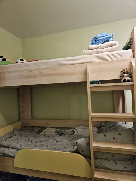 Дитяче ліжко, двоповерхове з двома матрацами.Ідеальний стан