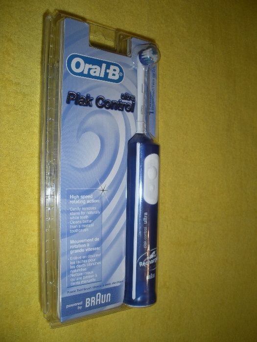 Электрическая зубная щётка “Braun Oral-B Plak Control Ultra”.