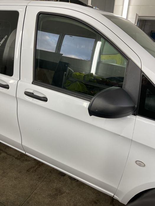 Передні двері білі Mercedes Vito W447 V-Class Viano