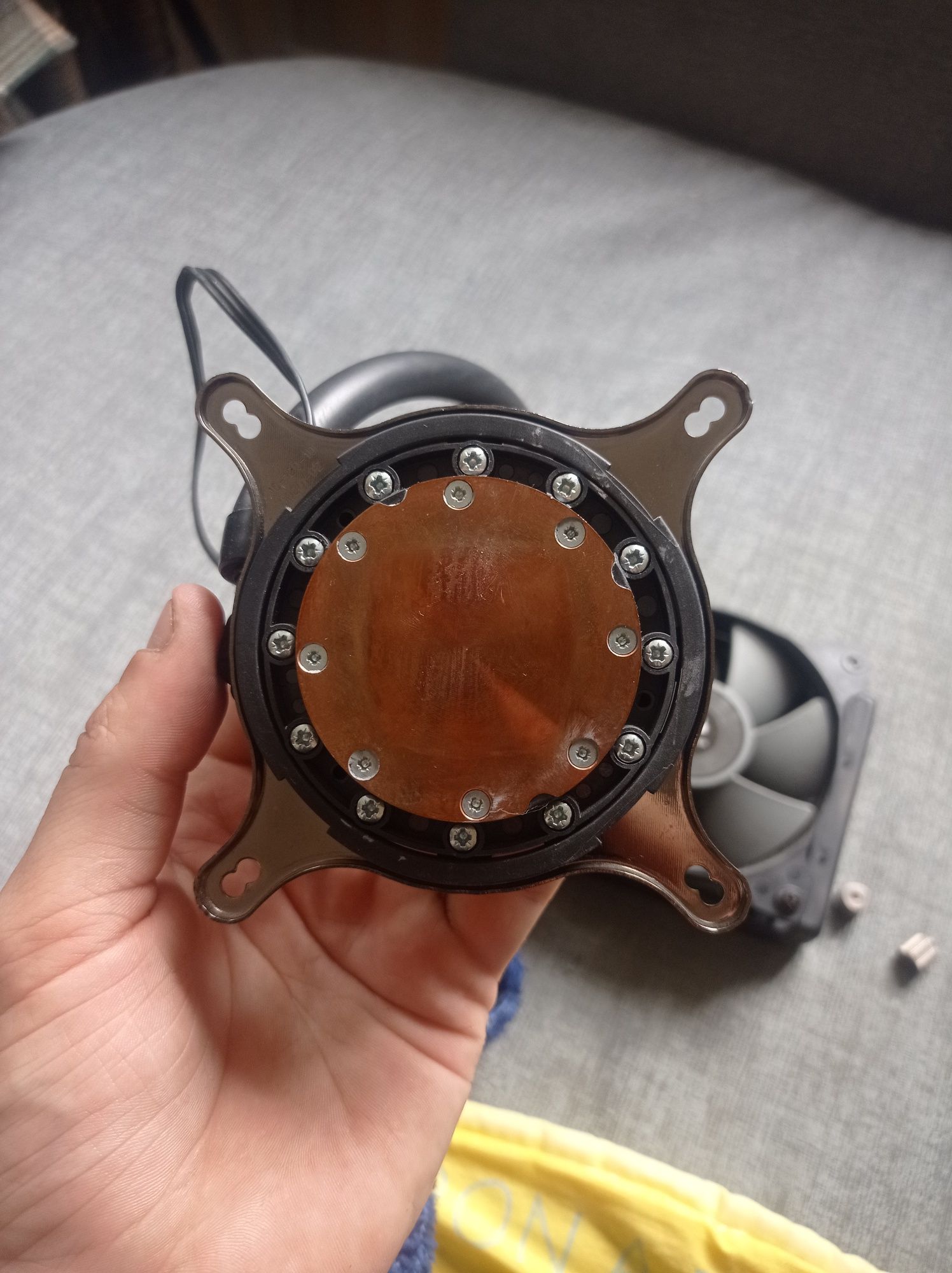 Водяное охлаждение Corsair Hydro H75