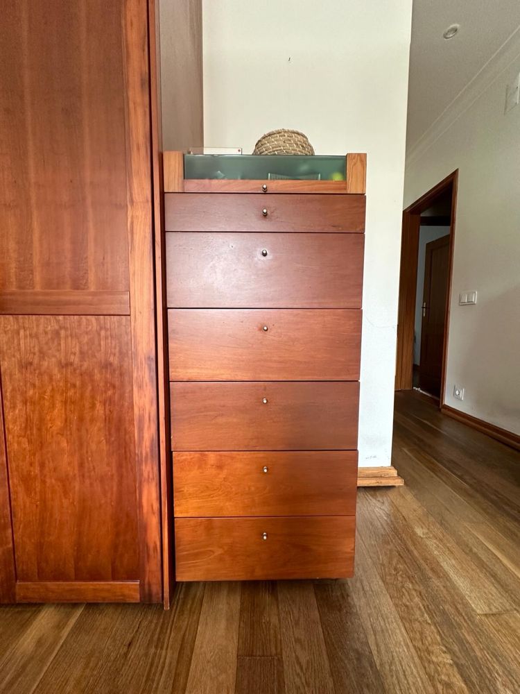 Mobilia de quarto em cerejeira