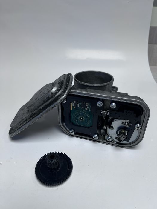 Дроссельная заслонка под ремонт JEEP DODGE Patriot 5429090 4891735AC.