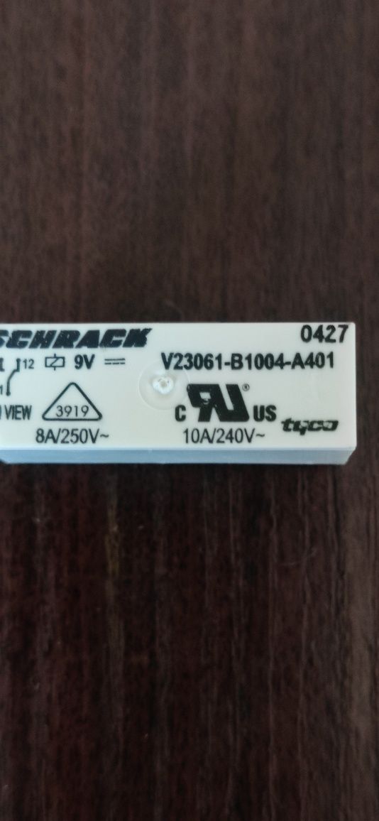 Przekaźnik Schrack 9V V23061-B1004-A401