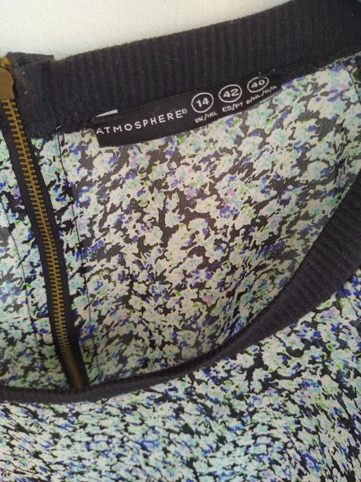 Blusa verde com padrão floral e detalhe nas mangas - Primark - Tam. 42