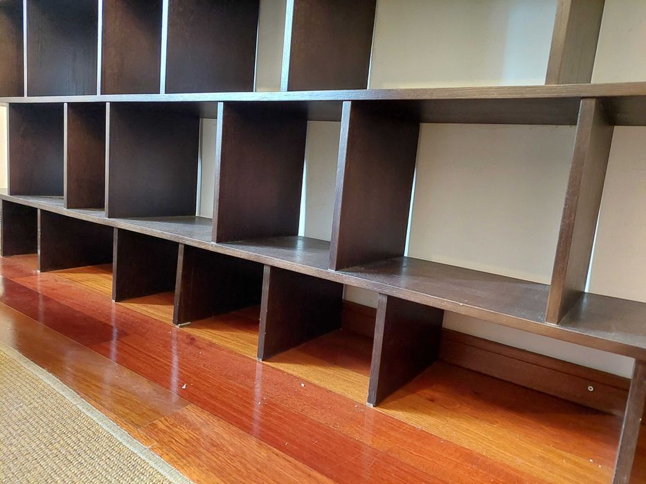 Estante em Wengê chocolate