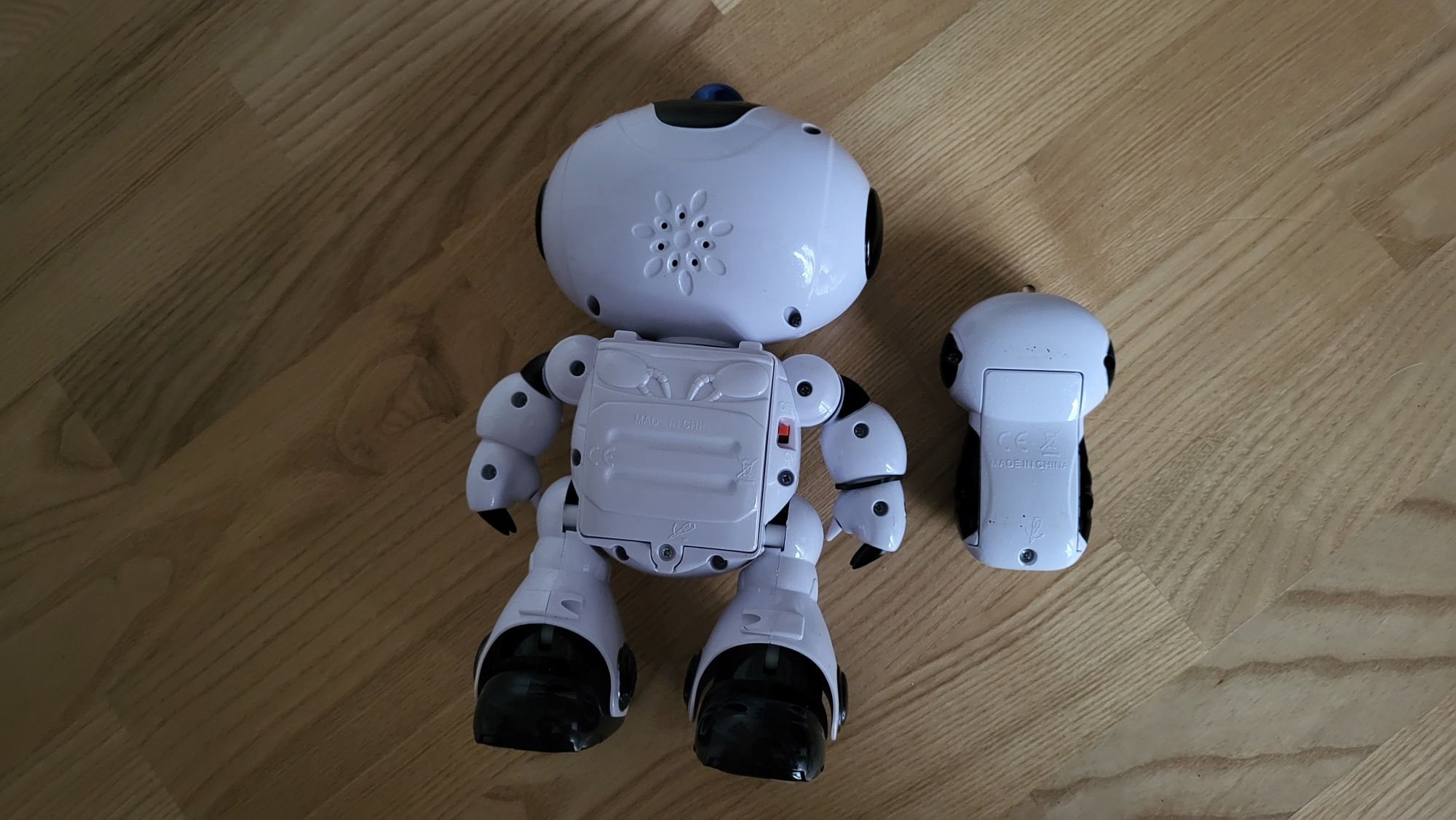 Robot ROBOT zdalnie sterowany, mówi, tańczy, świeci LED