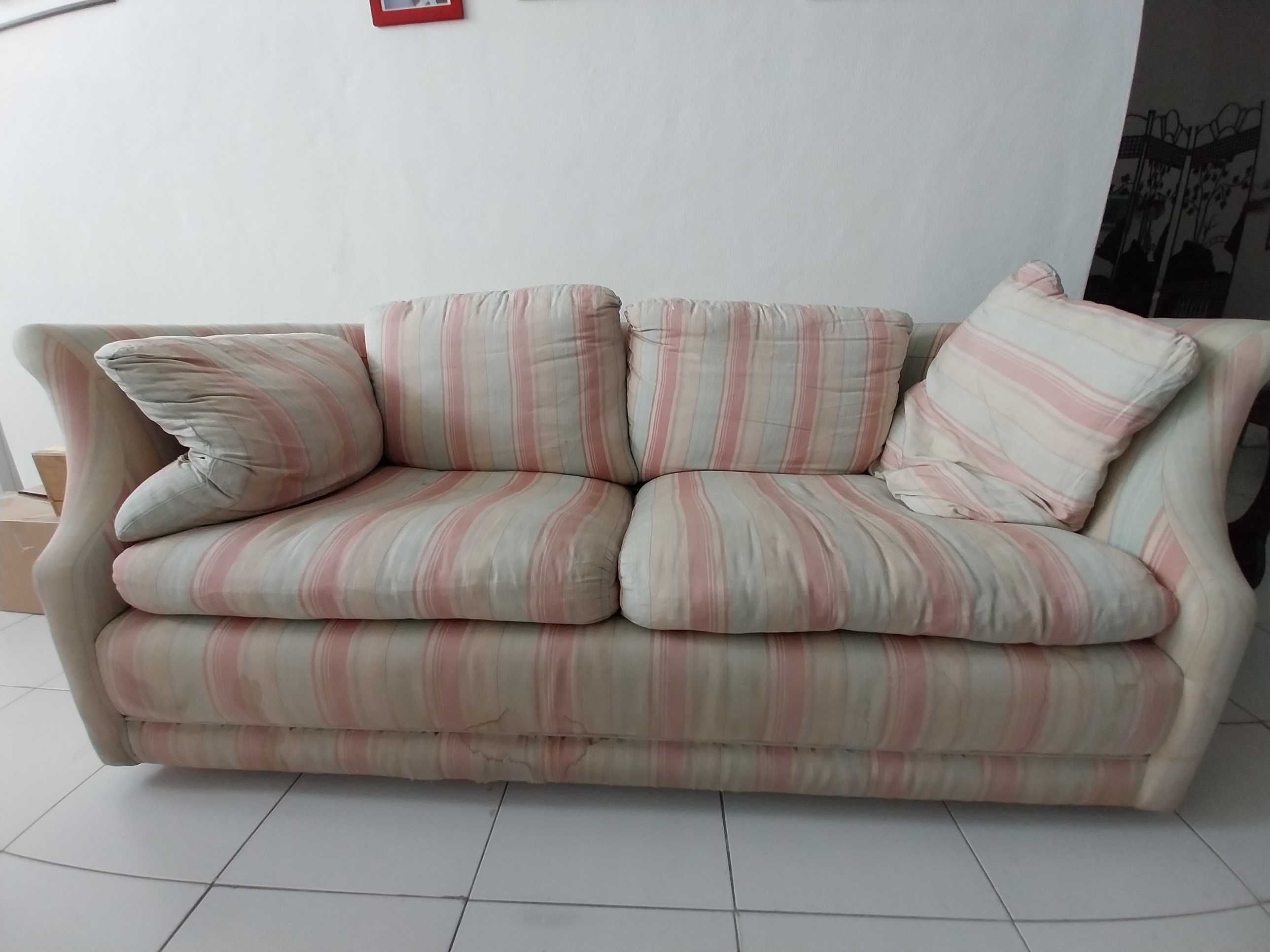 Sofá 3 lugares beige rosa