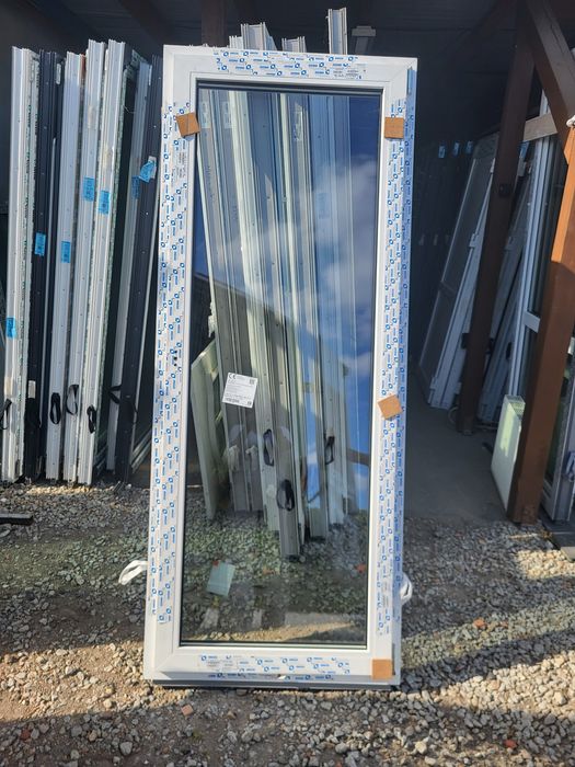 Drzwi balkonowe 90x210 białe trzyszybowe