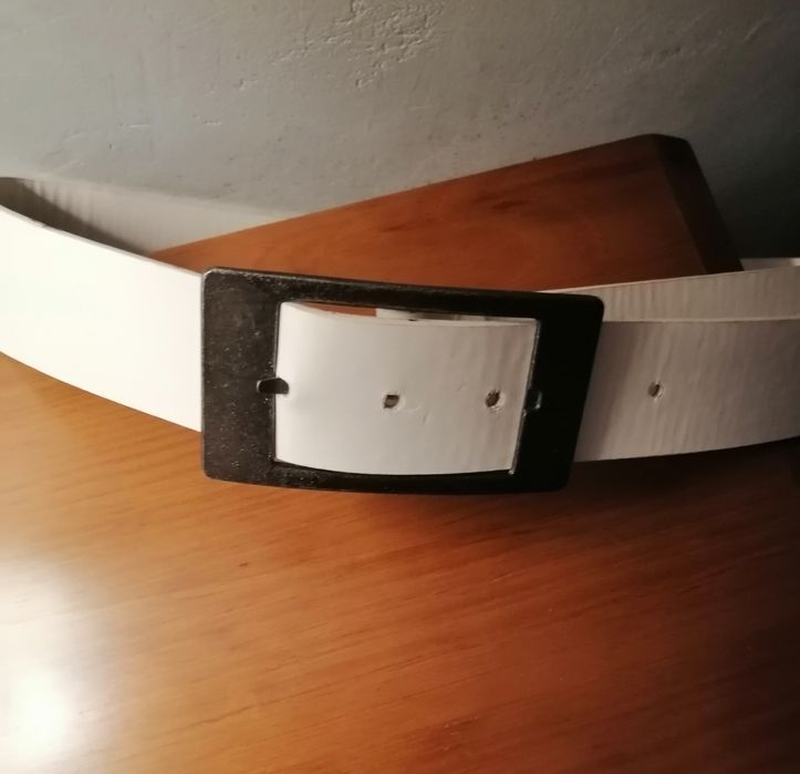 Cinto branco de senhora