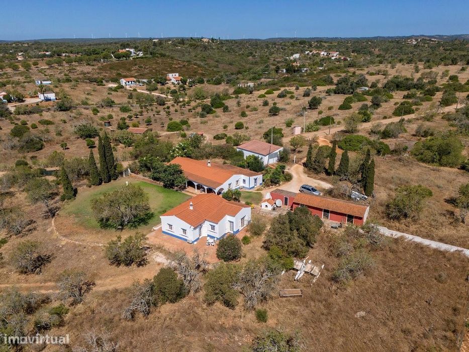 Quinta Charmosa Com 2 Casas Independentes Em Bensafrim