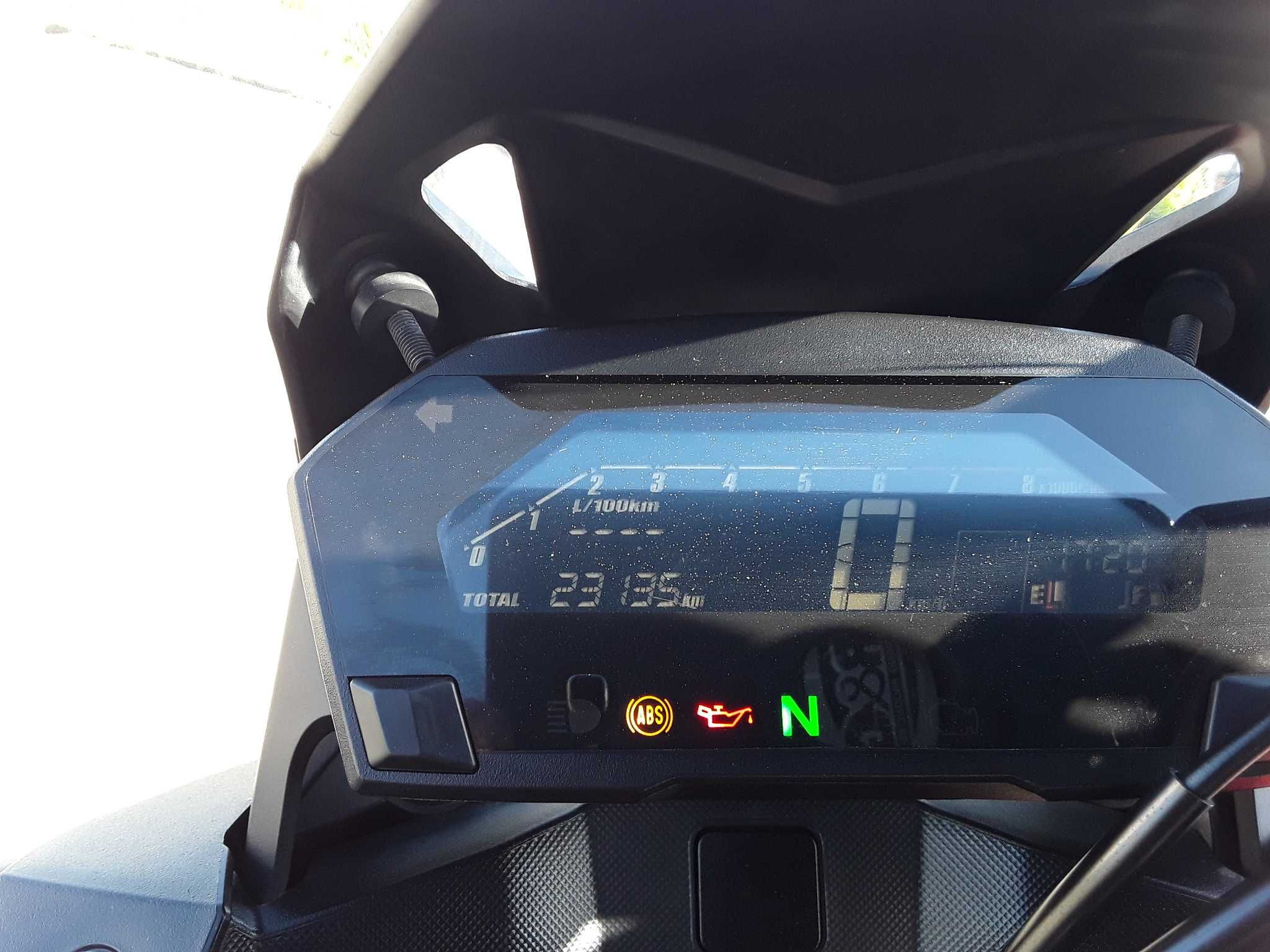 Honda NC750X só 23.000Kms