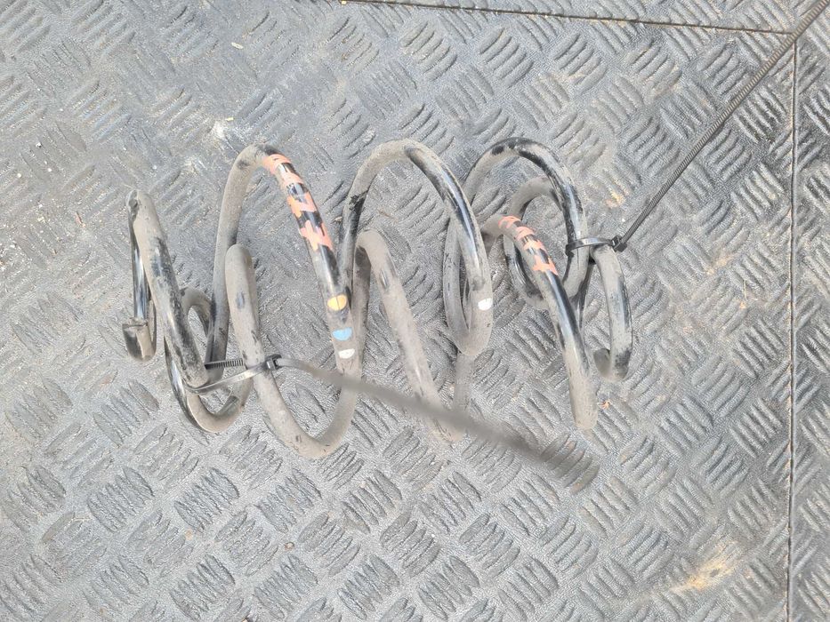 Mercedes A Klasa W177 2.0d sprężyna zawieszenia tył komplet