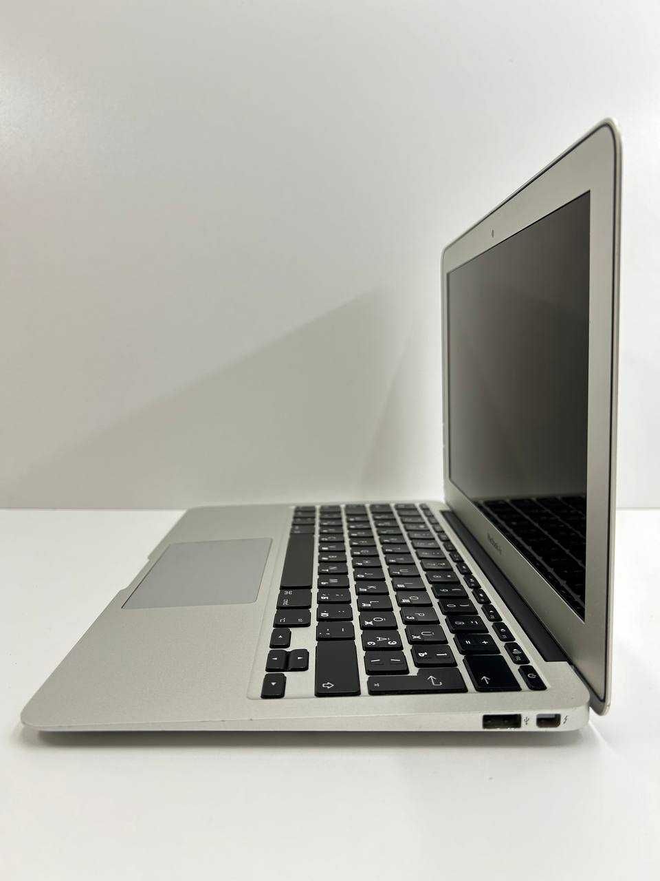 Ноутбук Apple MacBook Air 2011 (11.6"/i5-2467M/2GB/64GB)