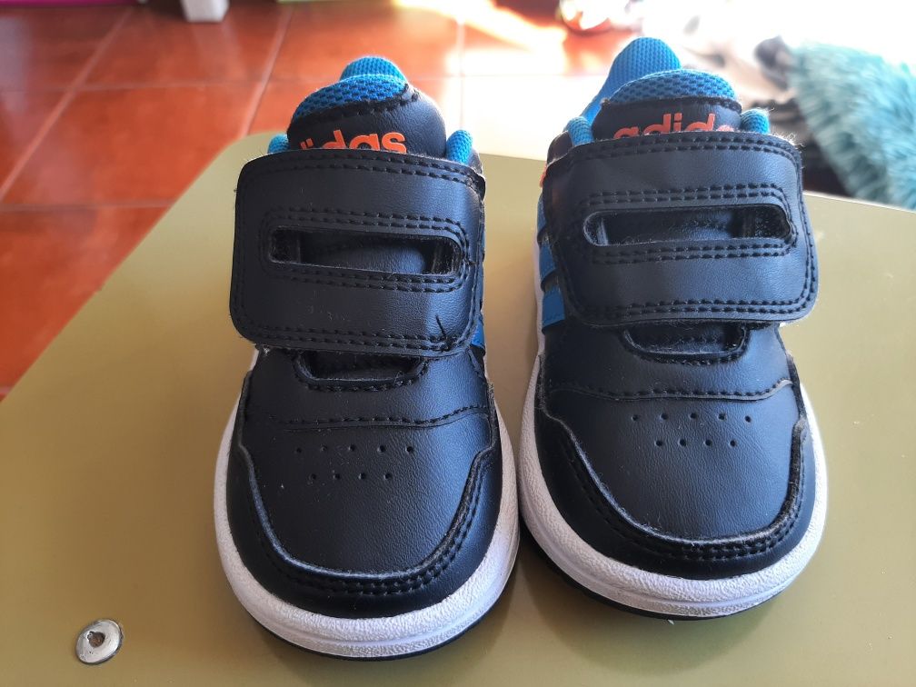 Tenis adidas menino