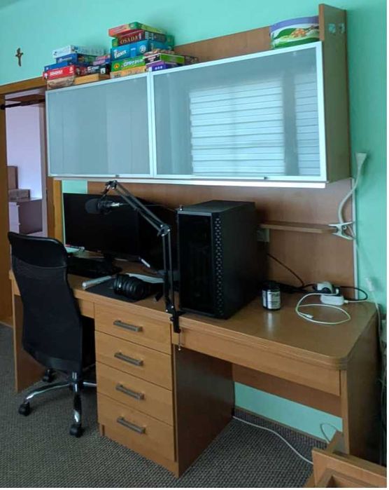 Biurko podwójne z nadbudową