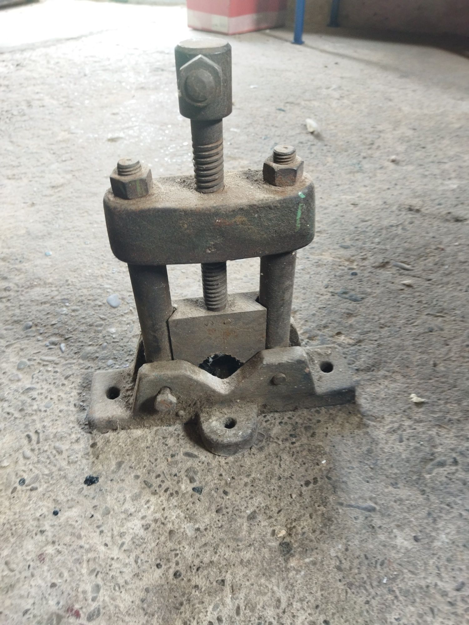 Imadło do rur 35x26 ściągacz mechaniczny