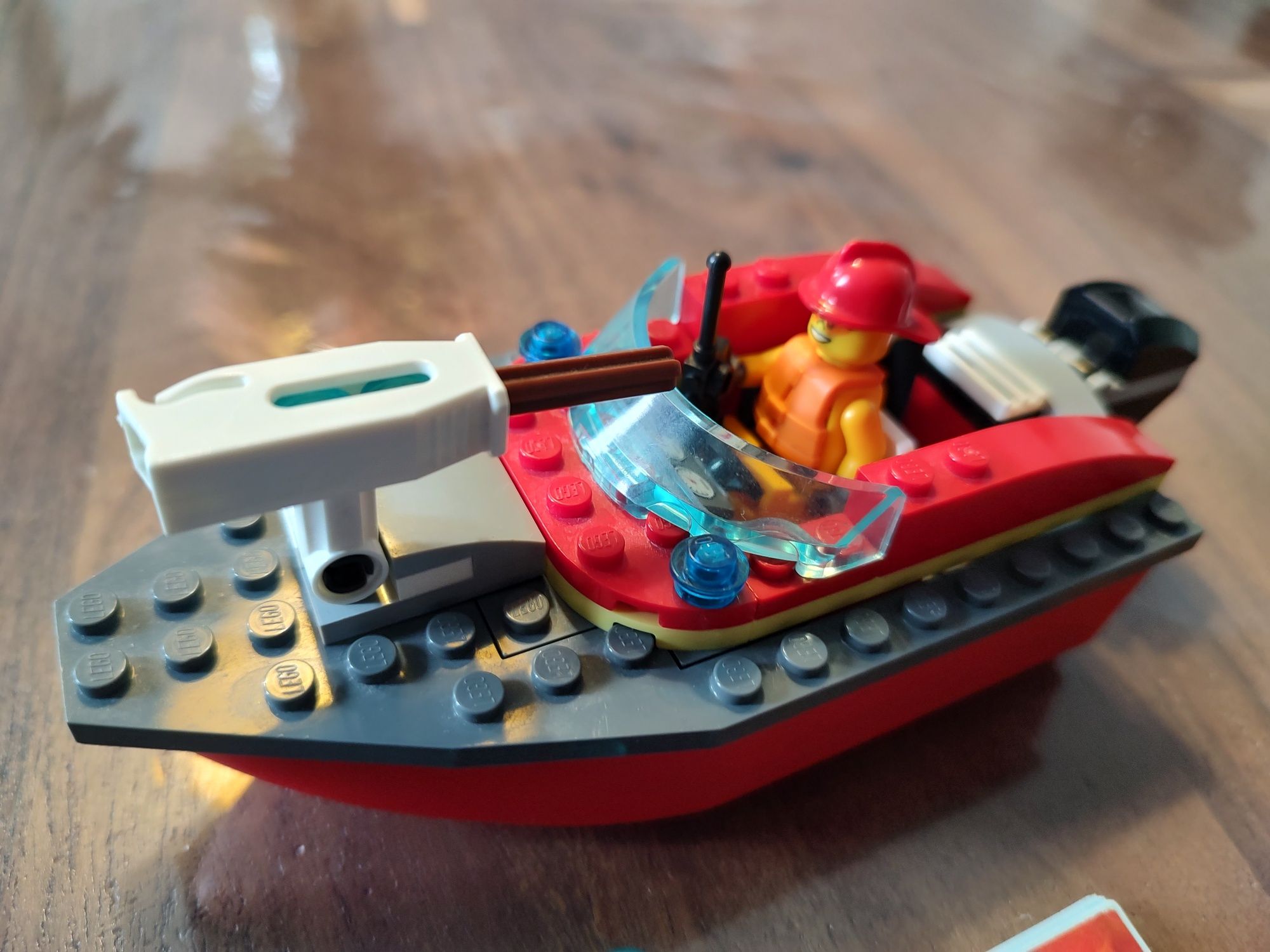 Lego City 60213 łódź kompletny zestaw książeczka