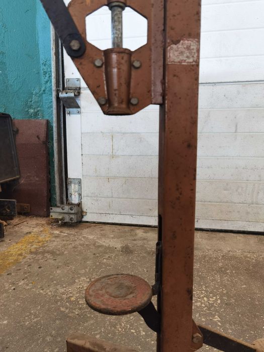 Máquina de cravar rolhas