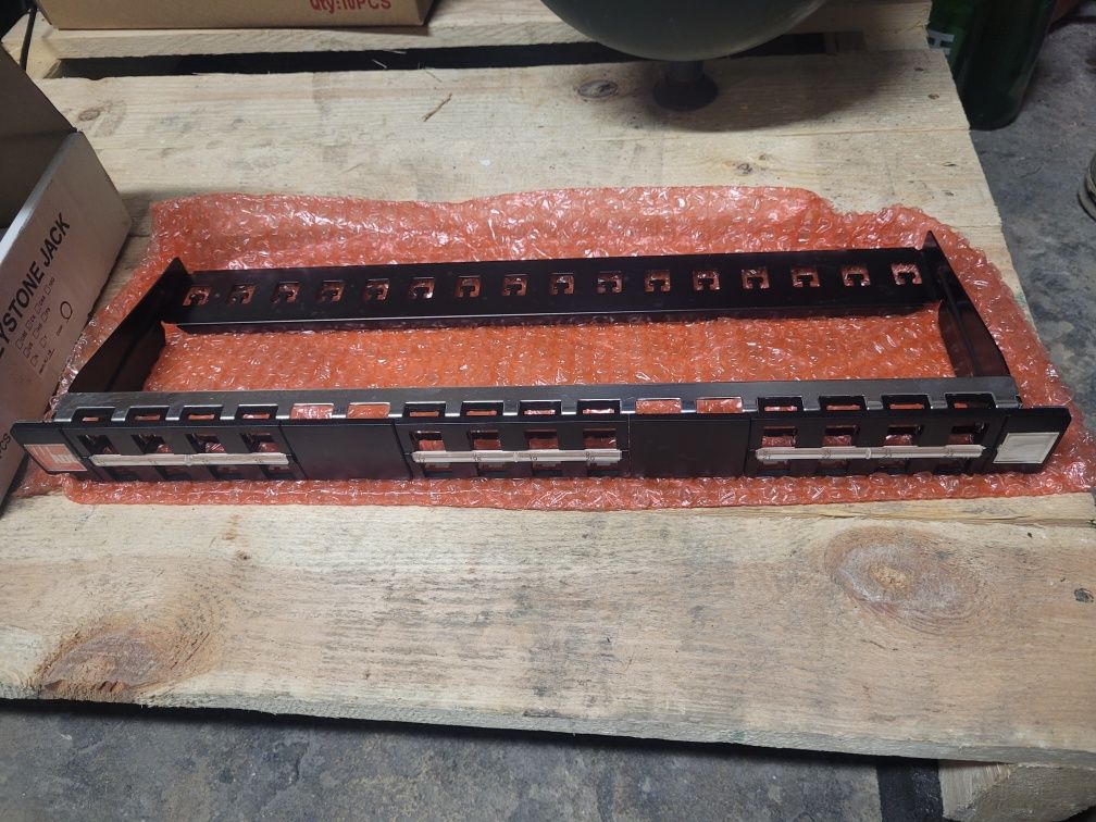 Patch panel keystone 1x24 1U 19" + 50 szt gniazdo RJ45 keystone