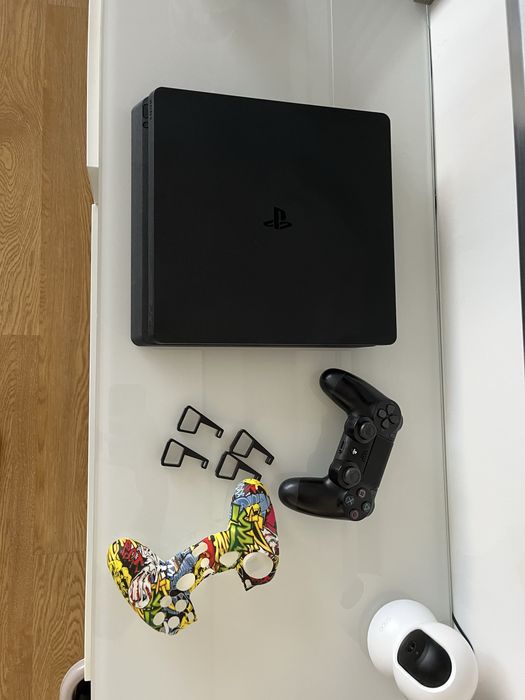 Playstation 4 em bom estado com alguns jogos