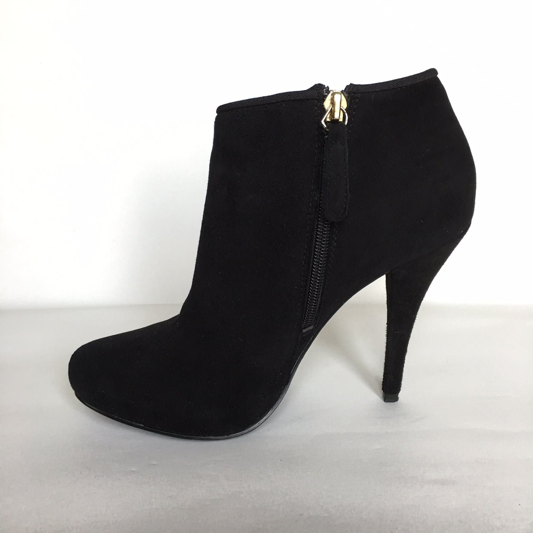 Botki czarne zamszowe szpilki GUESS rozmiar 37,5 buty do kostki