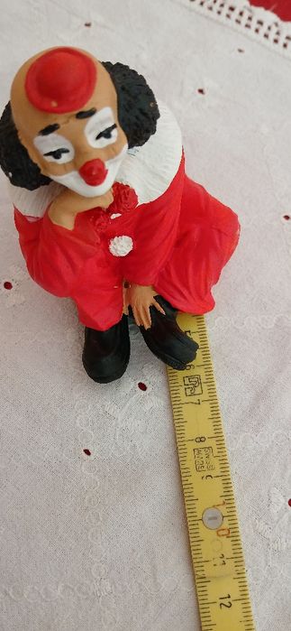 Estatueta pintada á mão