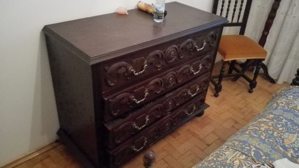 Vendo mobilia antiga de quarto estilo Séc-XVII