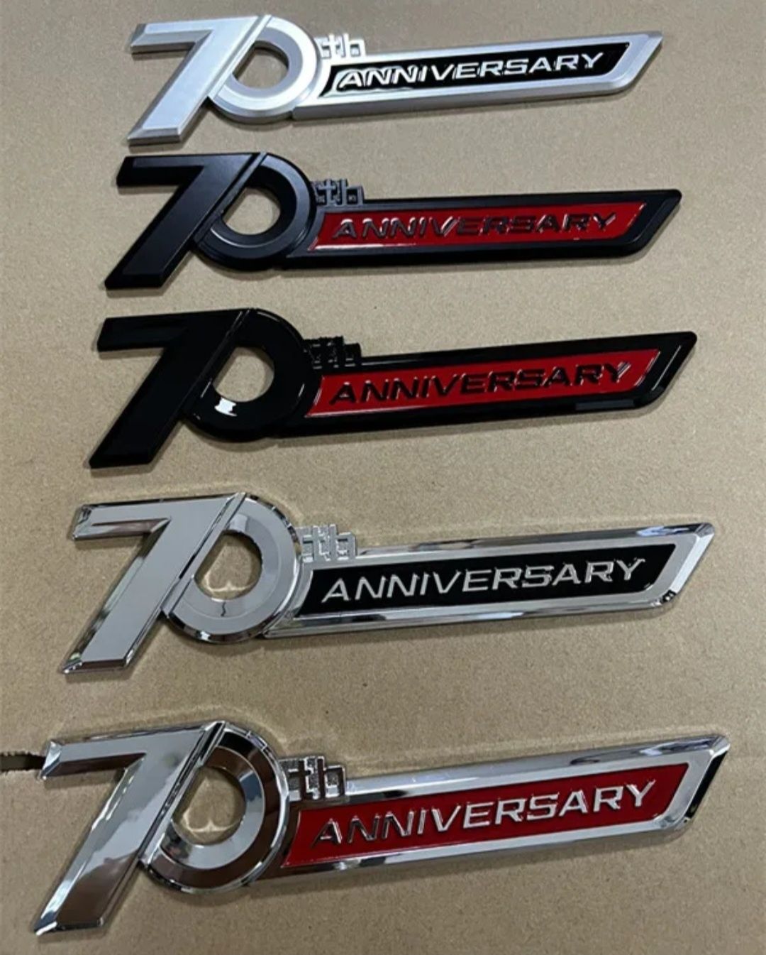 Эмблема шыльдик значок надпись 70th Anniversary на Toyota Land Cruiser