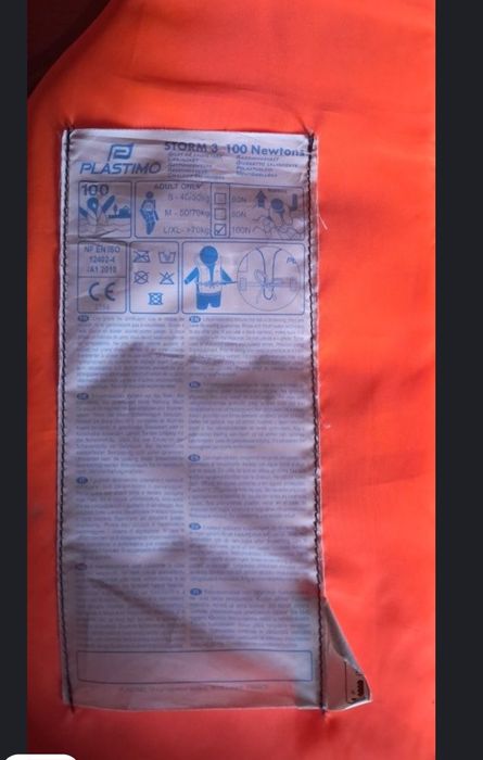 Pato de pesca pouco usado e assessórios.